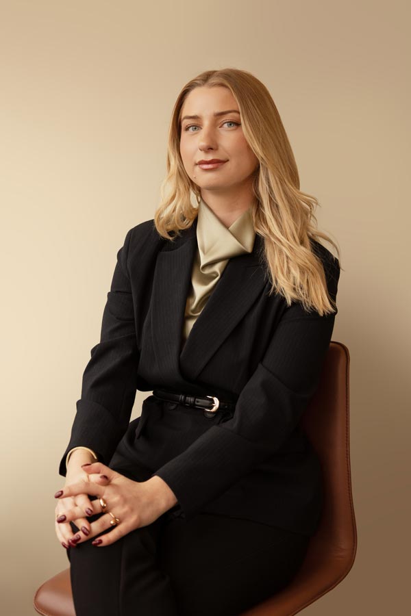 Hanna Bäckström, Associate